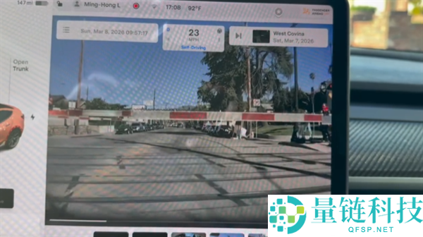 特斯拉FSD铁路道口辨认生效 系统无反映撞上路途栏杆