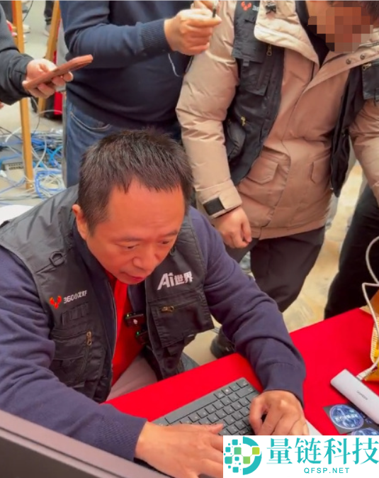 大佬亲身效劳,周鸿祎现身360龙虾装置举动 现场上阵为用户装置