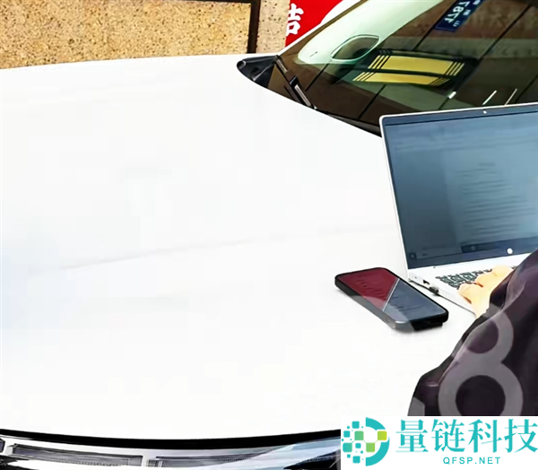 问题车显现名局面：车企人员趴引擎盖上狂敲键盘 秒出退车协定