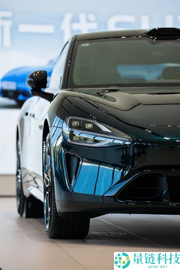 小米汽车第4款绿色来了,新一代SU7靛石绿实拍 雷军:初级而不声张