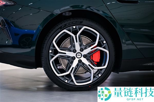 小米汽车第4款绿色来了,新一代SU7靛石绿实拍 雷军:初级而不声张