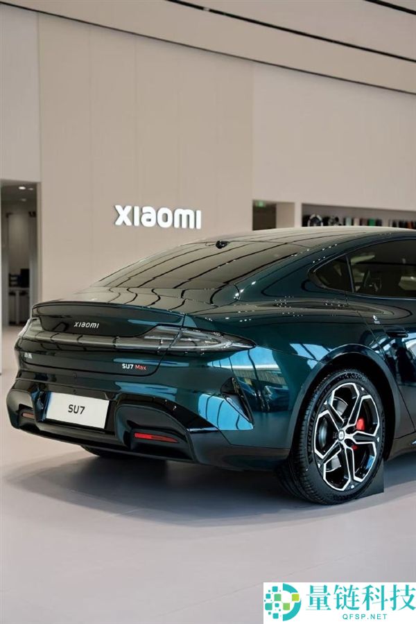 小米汽车第4款绿色来了,新一代SU7靛石绿实拍 雷军:初级而不声张