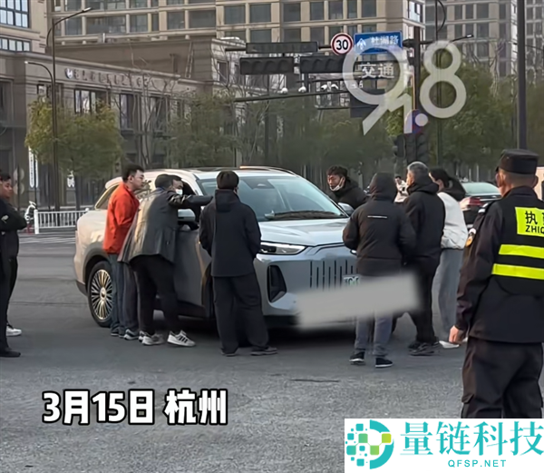 杭州315问题车睁开幕车企急了 有人在进口处阻挡维权车主