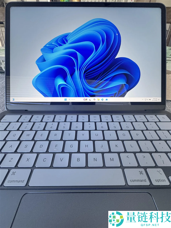 搭载手机处置器的MacBook Neo确切能跑Win11,但机能会大降