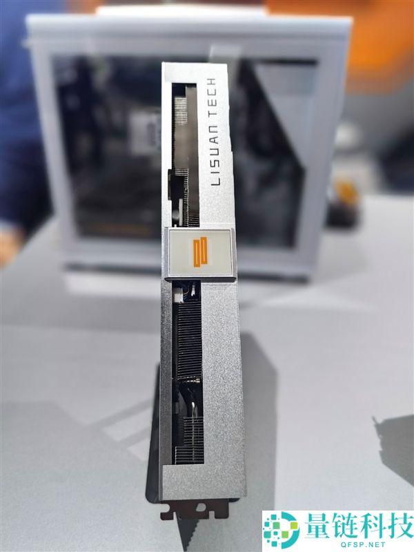 砺算科技首款国产显卡现场体验,《赛博朋克2077》相称流利