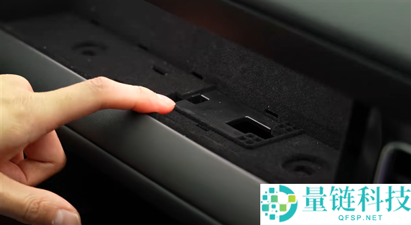 全新问界M6内饰解禁：整车10磁吸点位 副驾灵感橱窗创意太绝