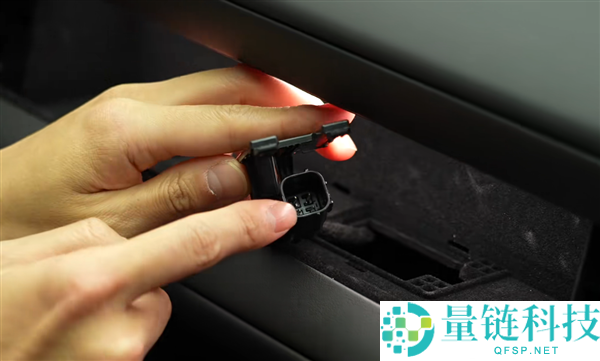 全新问界M6内饰解禁：整车10磁吸点位 副驾灵感橱窗创意太绝