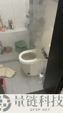吓出冷汗,男人上茅厕 智能马桶倏忽喷火