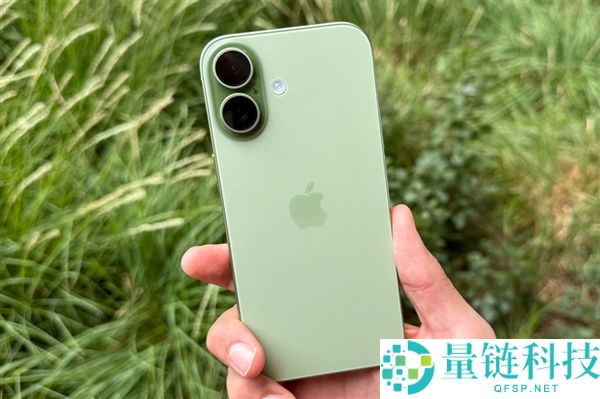 iPhone 4 价格暴涨 80 倍:为何内行更爱老照片的胶片质感?