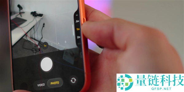 iPhone 18 Pro 相机键功能简化遭吐槽：华而不实成苹果最具争议设计