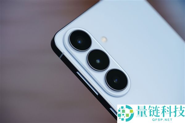 三星 Galaxy S26+ 图赏:7999 元旗舰手机,体验顶级 AI 黑科技