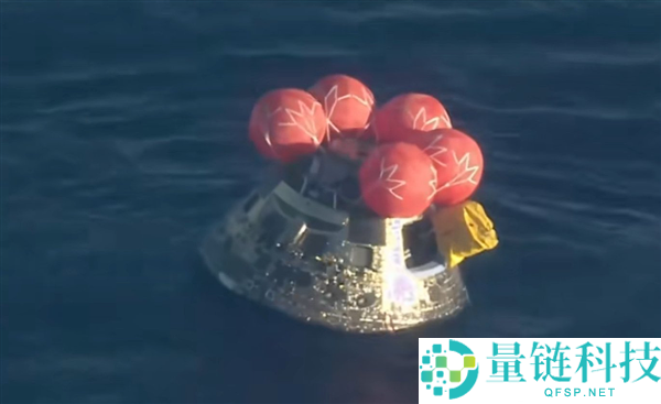 阿尔忒弥斯 2 号返回舱溅落 50 分钟后成功开启舱门