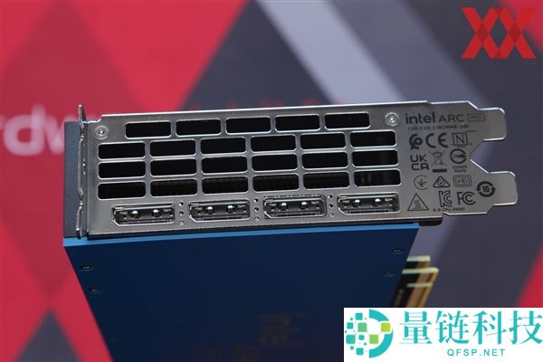 Intel 锐炫 Pro B70 专业卡首测：四卡并联功耗高达 720W