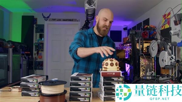 电脑瞬间降温 20℃!发热友 DIY 球形机箱:正面板狂装 15 个猫头鹰风扇