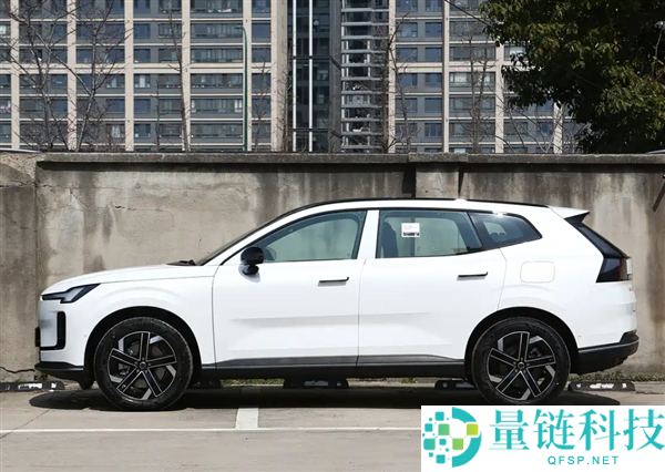 沃尔沃 XC70 99 周年感恩版上市，直降超 16 万，售价 24.99 万元