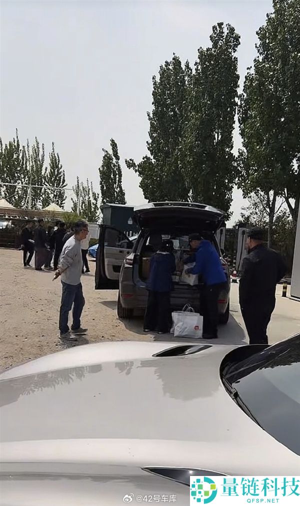 新小米 SU7 续航实测：雷军对比蔚来与理想，一次充电见证真实表现