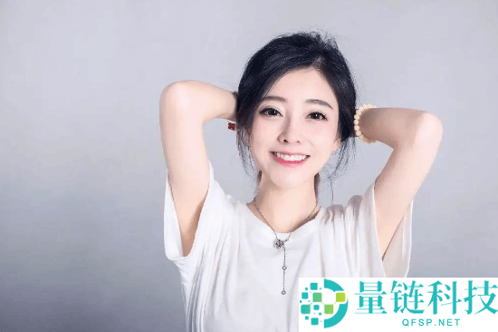 冯提莫直播自曝整容：自嘲“像被菜刀割过”，坦诚回应颜值争议