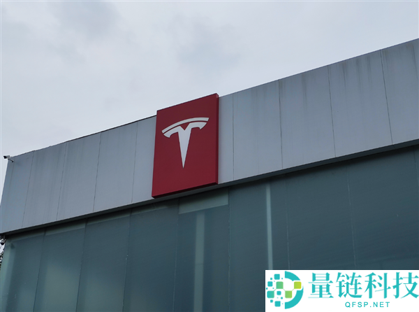 特斯拉无方向盘 Cybercab 量产启动：首批 14 台已部署，彻底告别传统方向盘