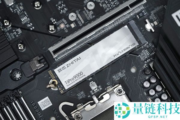 长江存储致态 TiPro9000 2TB 图赏：速度迫近 PCIe 5.0 上限