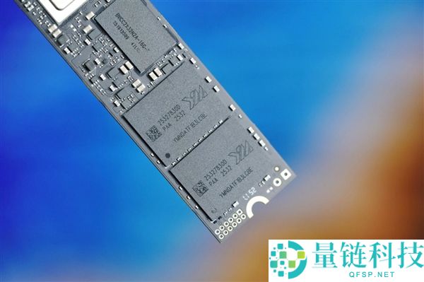 长江存储致态 TiPro9000 2TB 图赏：速度迫近 PCIe 5.0 上限