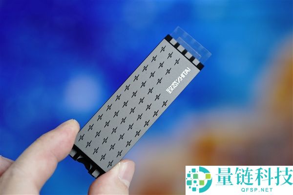 长江存储致态 TiPro9000 2TB 图赏：速度迫近 PCIe 5.0 上限