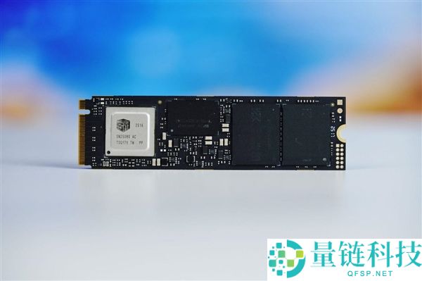 长江存储致态 TiPro9000 2TB 图赏：速度迫近 PCIe 5.0 上限