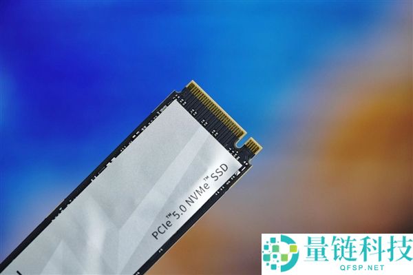 长江存储致态 TiPro9000 2TB 图赏：速度迫近 PCIe 5.0 上限