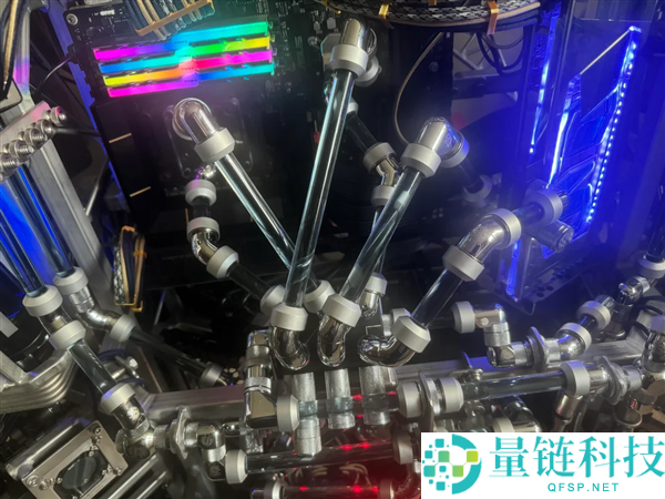 玩家耗时 4 年打造水冷巨兽：六翼天使风扇阵列 + 洗洁精测漏，颜值性能双炸裂