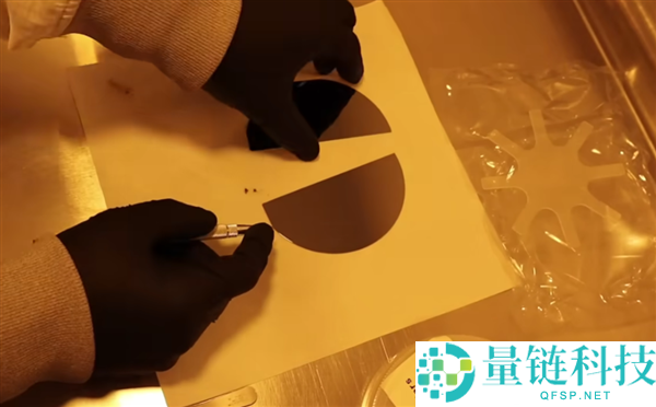 全球首创！半导体博士在家手搓内存：从零改造后院棚子变身芯片工厂