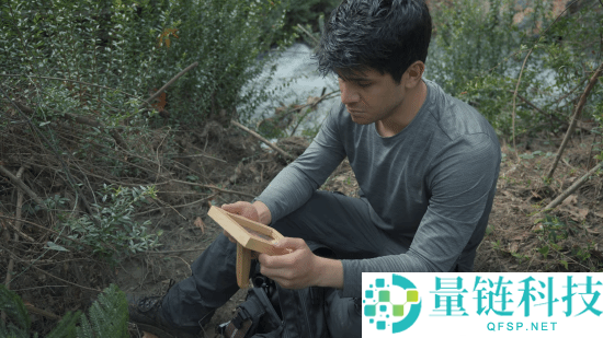 为做游戏喝泥水吃生鱼？作者荒野求生 40 天险些丧命