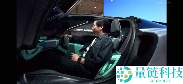 雷军试驾小米超跑 VGT 上车被卡，网友热议佐证身高 181cm