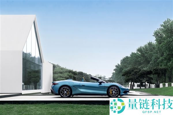 腾势 Z 软顶敞篷超跑官图发布：三电机超 1000 马力，零百加速破 2 秒