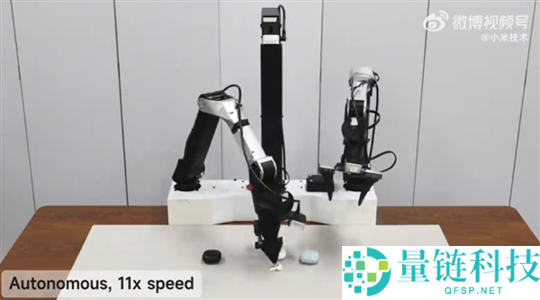 小米开源机器人全流程：丝滑收纳耳机，神操作秀机械臂极限控制