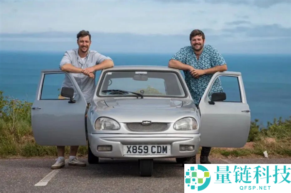 两男人开三蹦子穿越非洲：没空调、一路修车还险遭空袭的硬核冒险