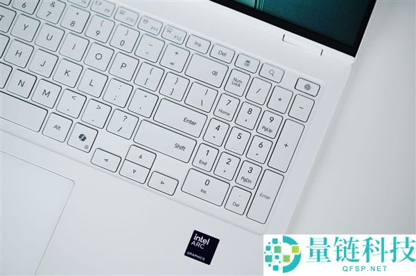 荣耀 MagicBook Pro 16 2026 图赏：续航轻松超越苹果 MacBook