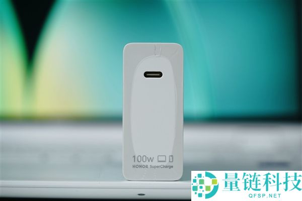 荣耀 MagicBook Pro 16 2026 图赏：续航轻松超越苹果 MacBook