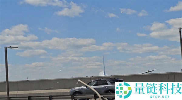 空中惊魂！波音 767-400ER 下降高度过低撞断灯杆掀翻货车