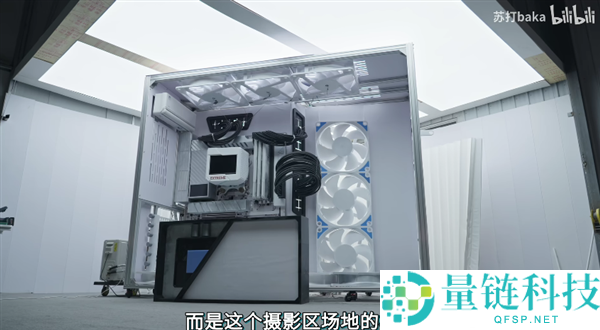 活人变手办？发热友蜜斯姐打造可居住巨型电脑主机：12000W 热量 + 空调散热