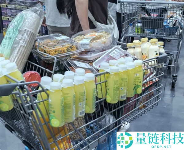 济南山姆开业首日爆火：凌晨 2 点排队抢购，市民争当“山姆状元”