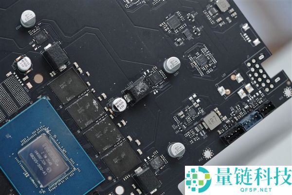 影驰 RTX 5070 星曜 LUNA OC 图赏：镜面背板设计惊艳亮相