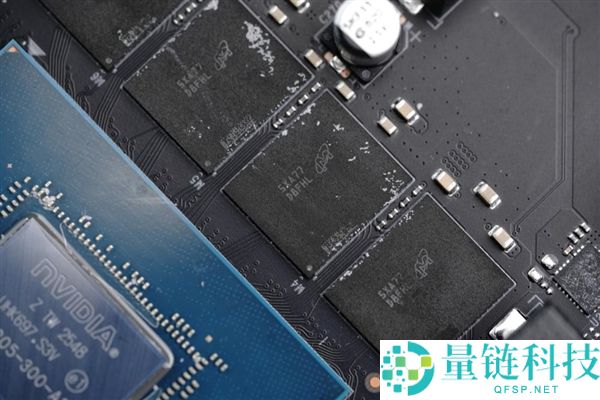 影驰 RTX 5070 星曜 LUNA OC 图赏：镜面背板设计惊艳亮相