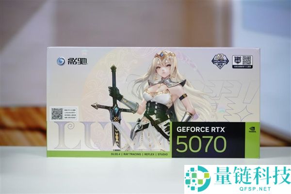 影驰 RTX 5070 星曜 LUNA OC 图赏：镜面背板设计惊艳亮相