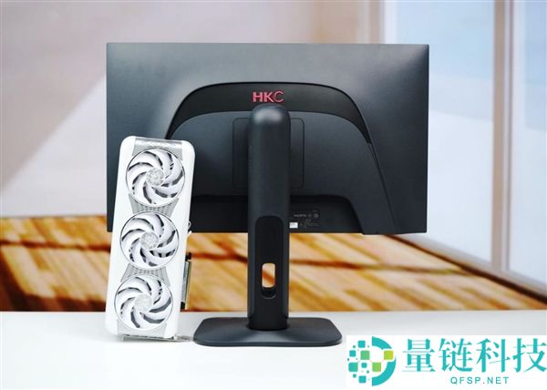 影驰 RTX 5070 星曜 LUNA OC 图赏：镜面背板设计惊艳亮相