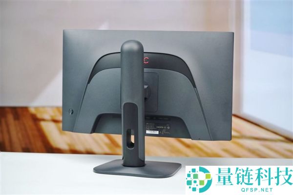 影驰 RTX 5070 星曜 LUNA OC 图赏：镜面背板设计惊艳亮相