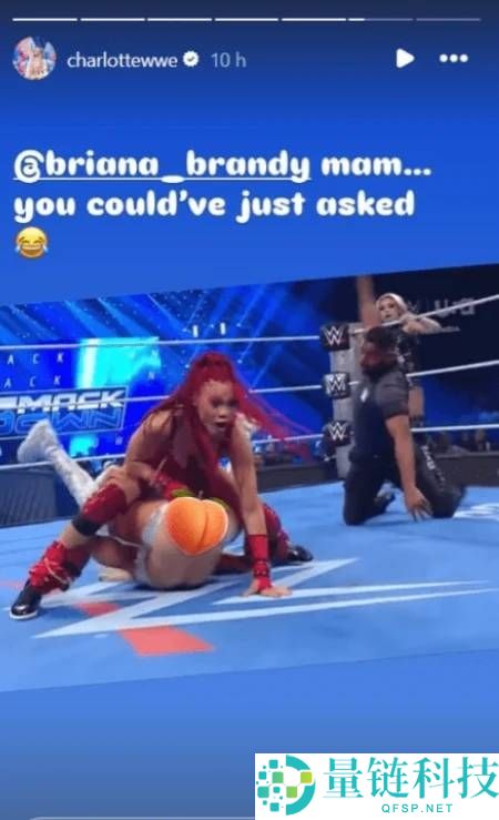WWE 摔角女王意外走光：赛场突发不测瞬间曝光