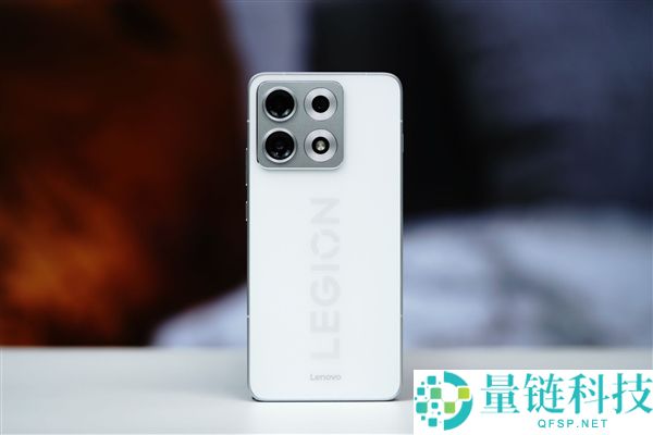 联想拯救者 Y70 手机图赏：随时随地畅玩 3A 大作，新一代性能旗舰揭秘