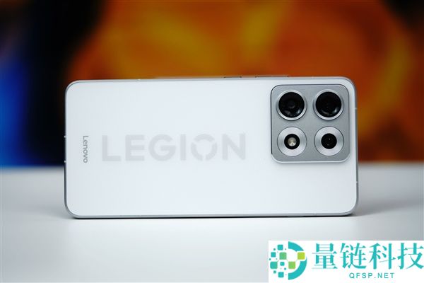 联想拯救者 Y70 手机图赏：随时随地畅玩 3A 大作，新一代性能旗舰揭秘