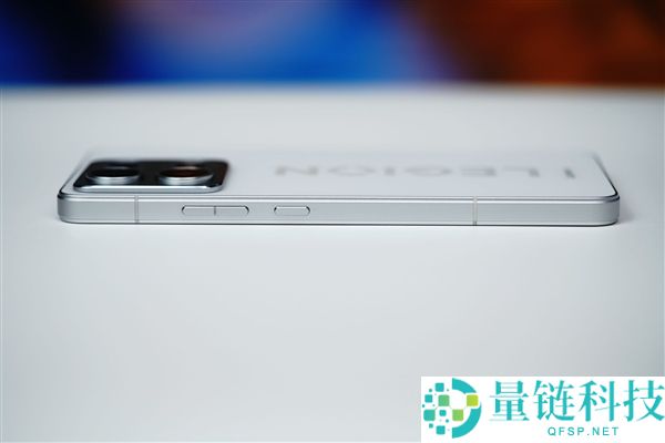 联想拯救者 Y70 手机图赏：随时随地畅玩 3A 大作，新一代性能旗舰揭秘