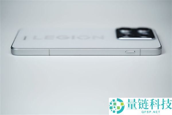 联想拯救者 Y70 手机图赏：随时随地畅玩 3A 大作，新一代性能旗舰揭秘