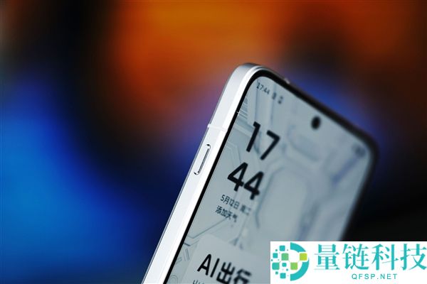 联想拯救者 Y70 手机图赏：随时随地畅玩 3A 大作，新一代性能旗舰揭秘